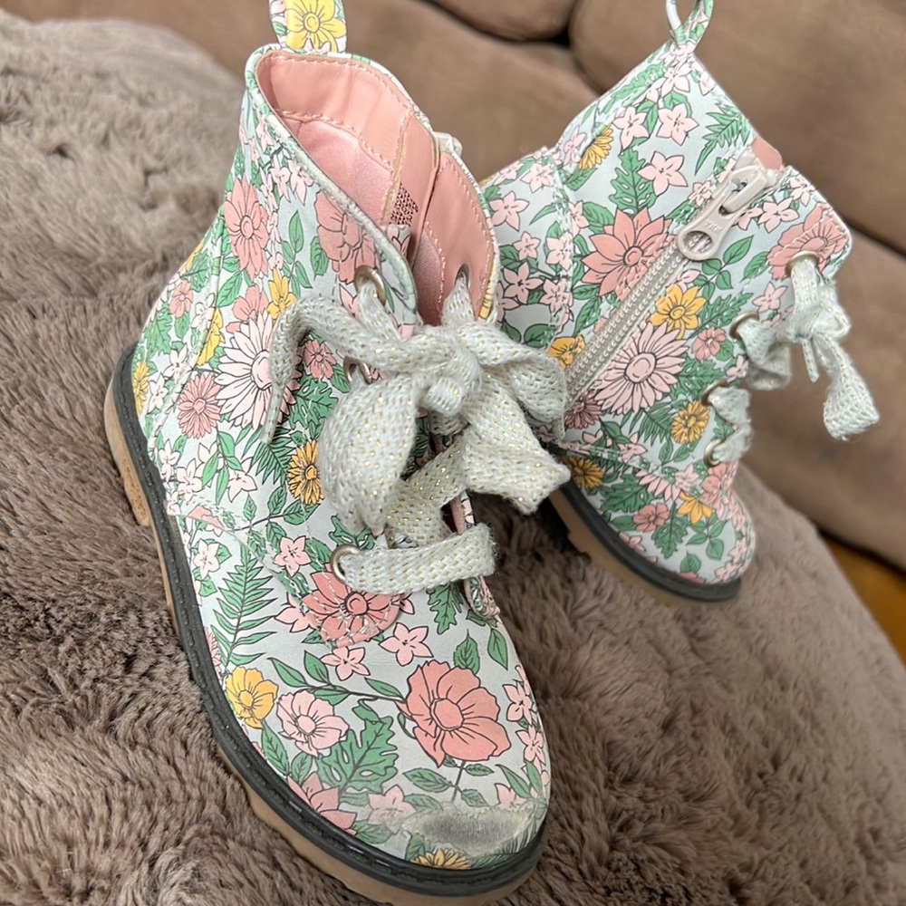 CAT & JACK FLORAL LACE UP FALL BOOTS SIZE 9 GIRLS
